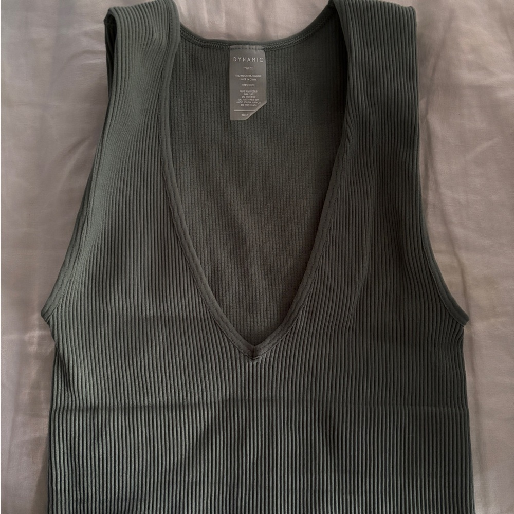Dynamic Women's Ribbed V-Neck Tank Top - Olive